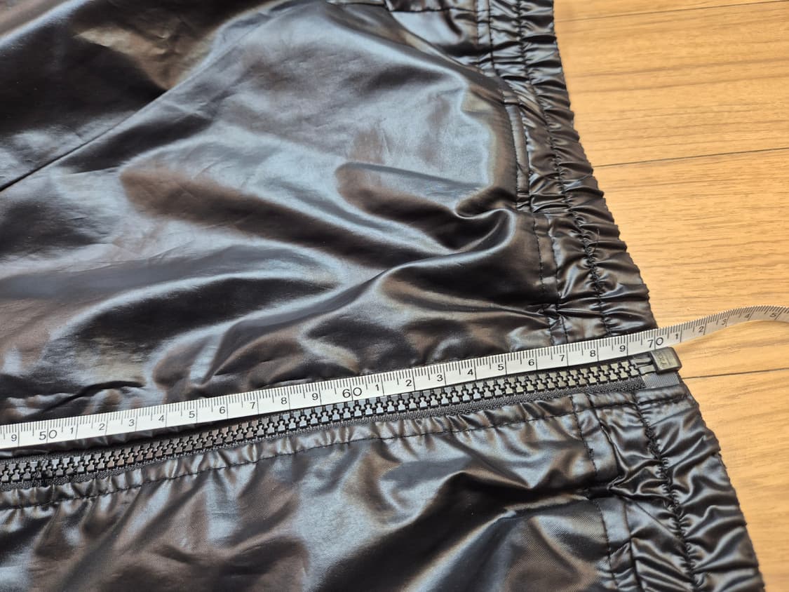 아디다스 블랙 로고 패턴 트랙 자켓입니다
- 사이즈는 110입니다
- 폴 상품이미지8