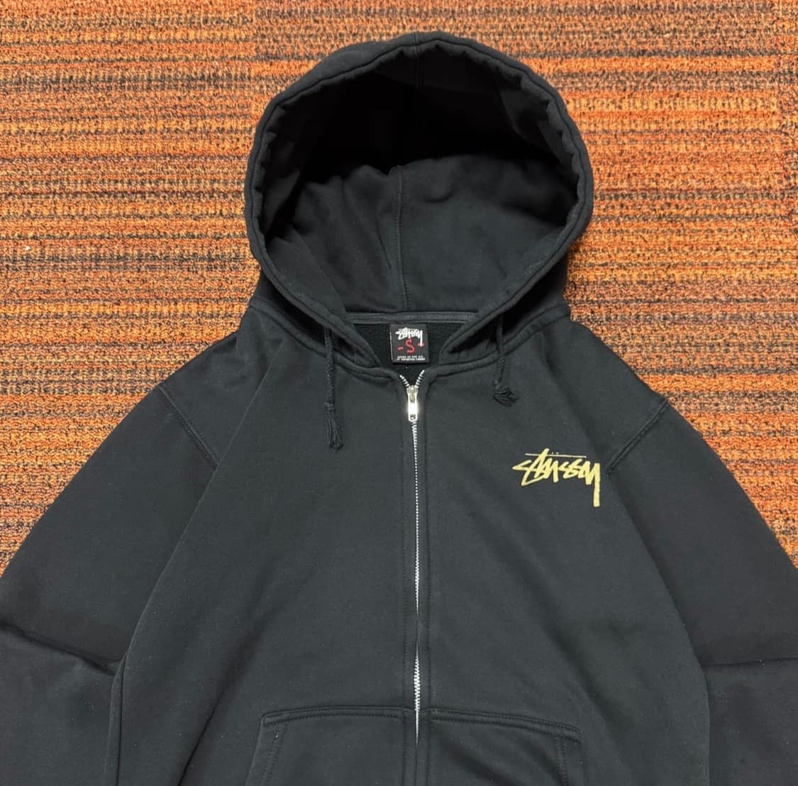 스투시 ss 로고 블랙 골드 후드집업 상품이미지5