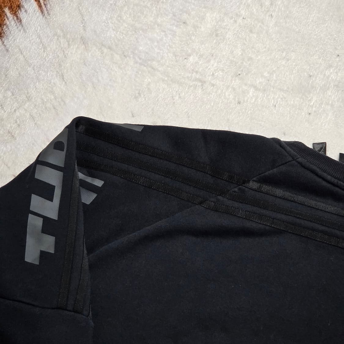 아디다스 약기모 사이드 트임 맨투맨 상품이미지5