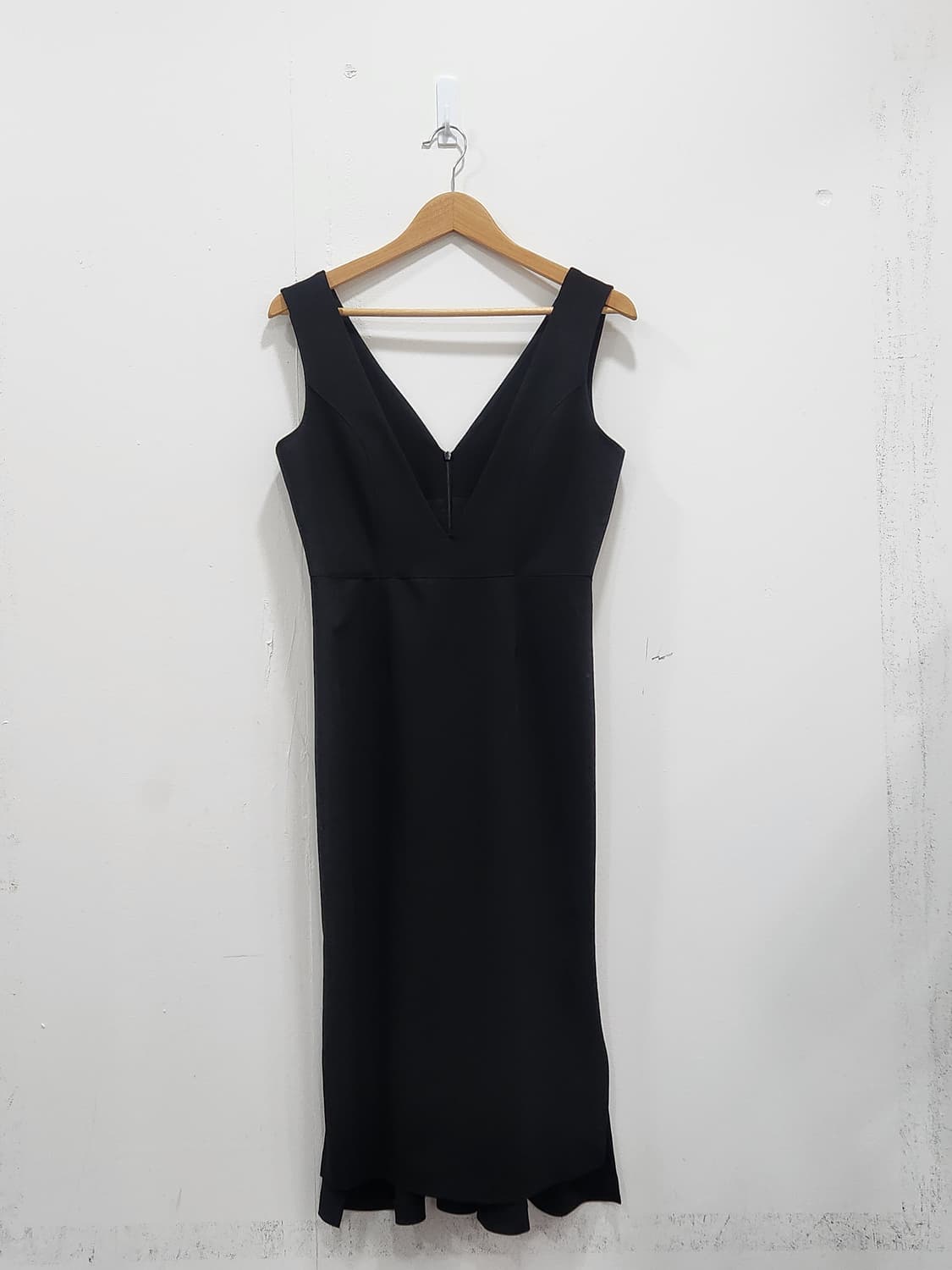 [1] 아이엠리버티 블랙 V넥 슬림핏 원피스 1사이즈 상품이미지1