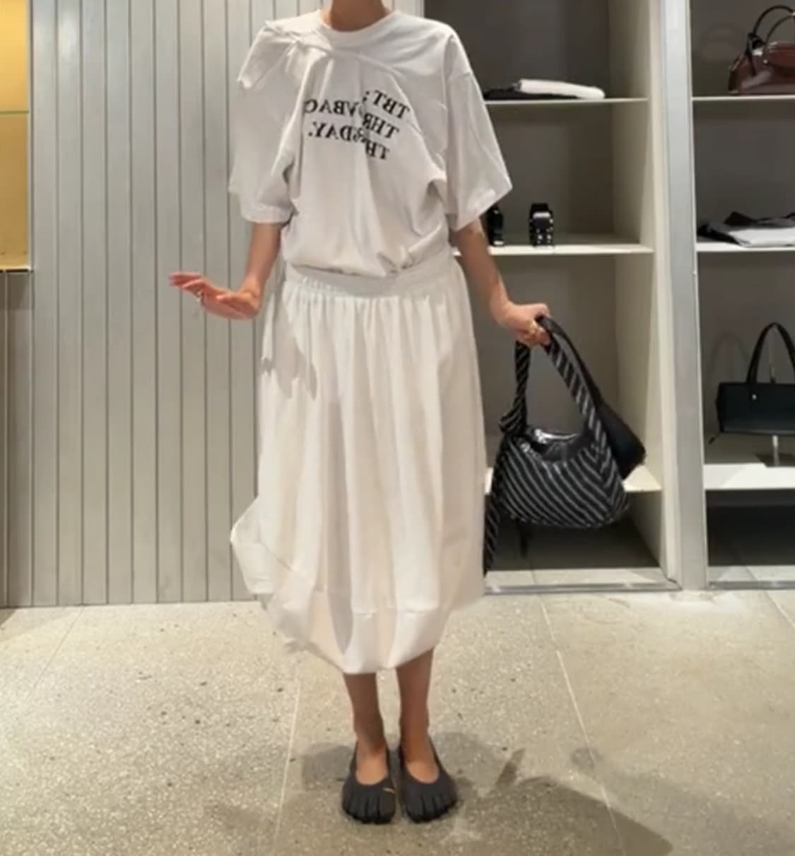 엘씨디씨 DRAPED LETTERING PRINT T-SHIRT 상품이미지3