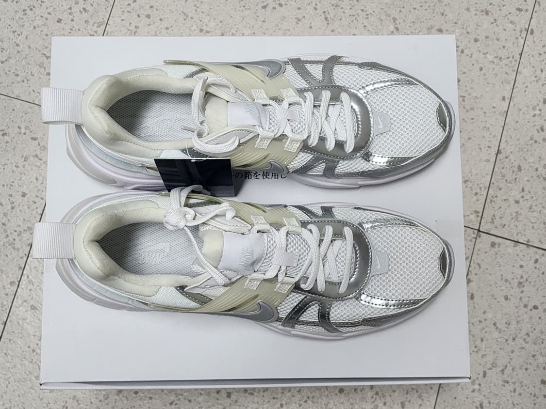 나이키 V2K 런 메탈릭 실버 화이트 남자285사이즈 상품이미지3
