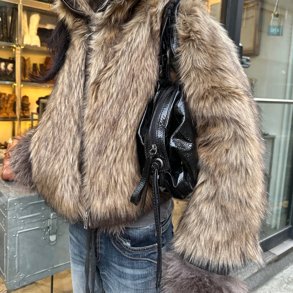 00s 프란체스코 비아시아 페이턴트 가죽 코셋 백 상품이미지5