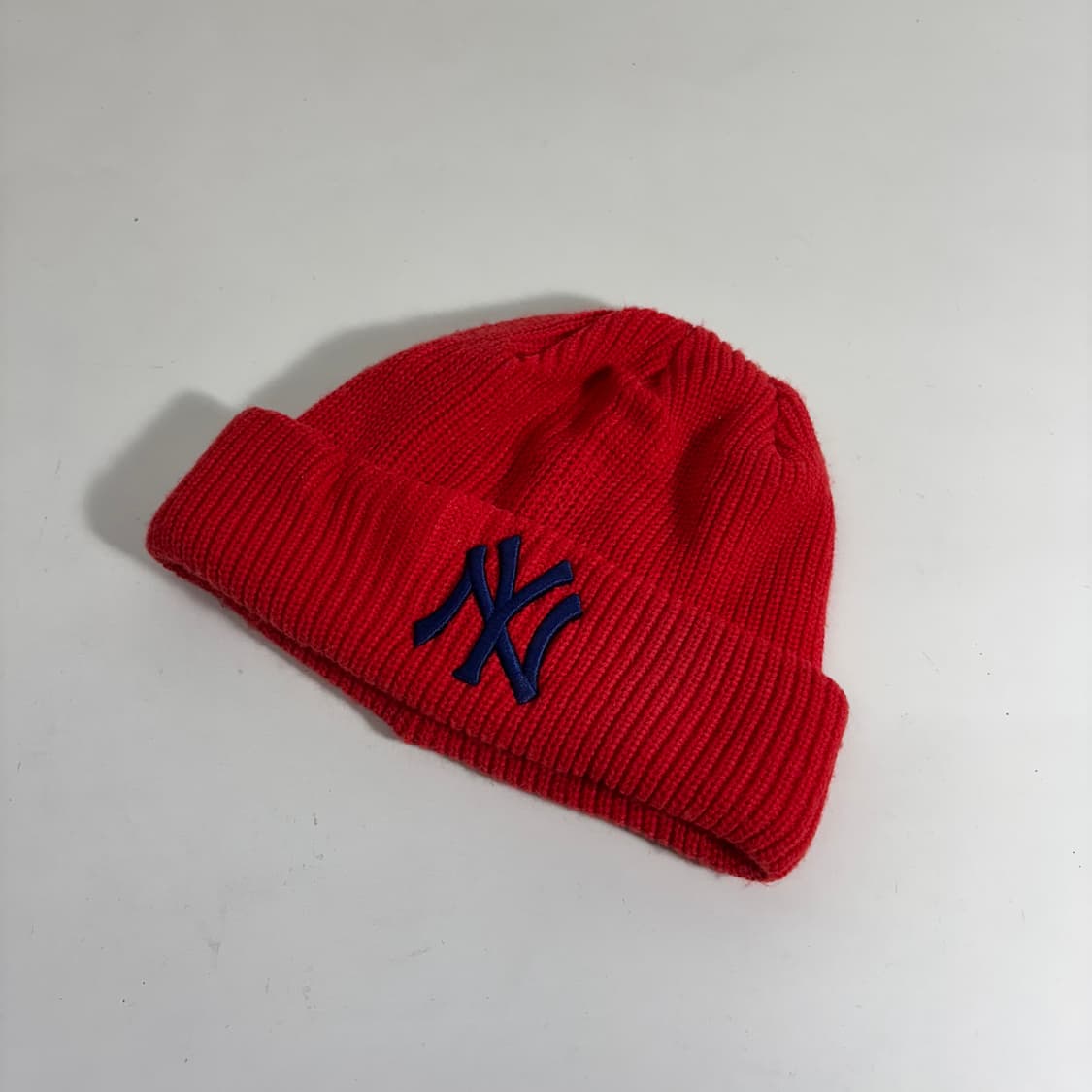 OS MLB 뉴욕양키즈 레드 빅로고 아크릴 숏비니 상품이미지1