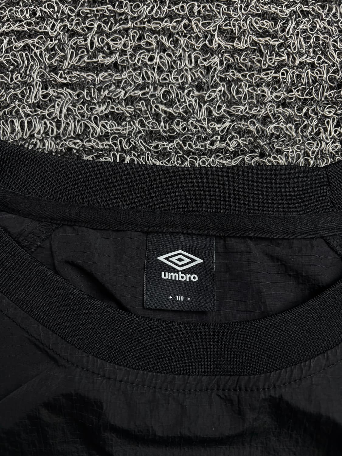 엄브로 빅로고 배색 나일론 우븐 박시핏 웜업 1961 상품이미지4