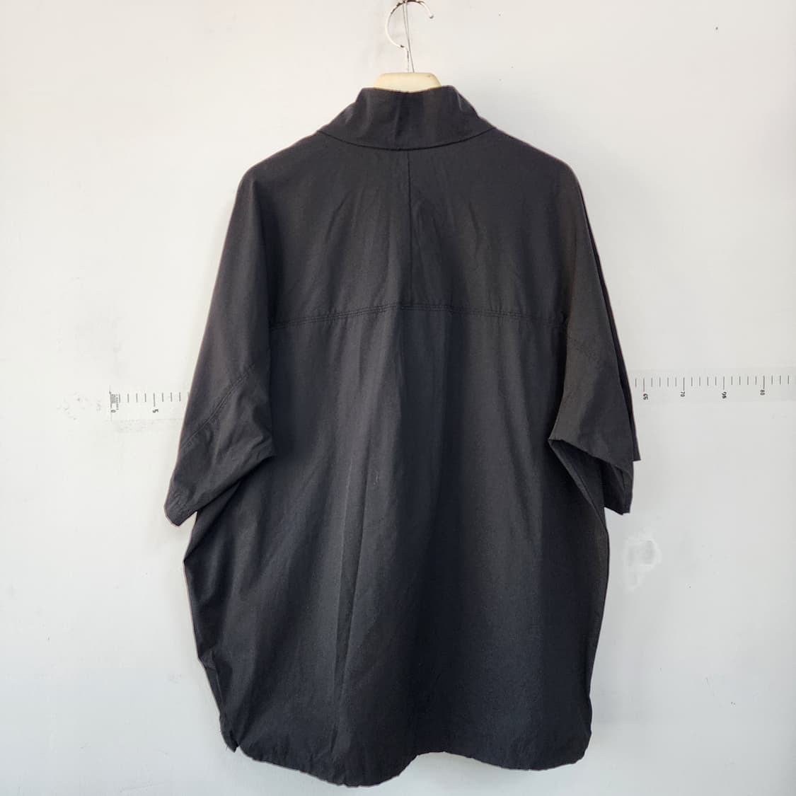 데상트 블랙 반팔 아노락 상품이미지3