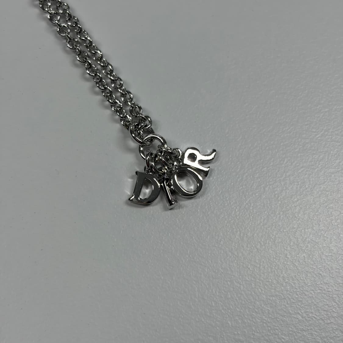 디올 이니셜 달랑이 목걸이 상품이미지3