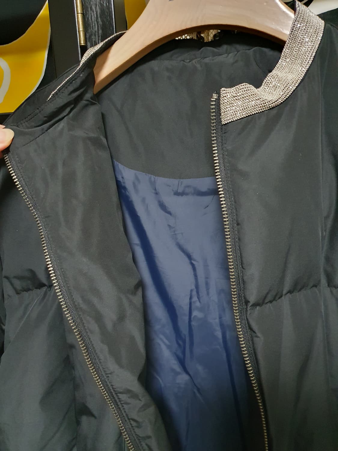 네크라인  체인 장식  구스 롱 패딩 코트 66 상품이미지4