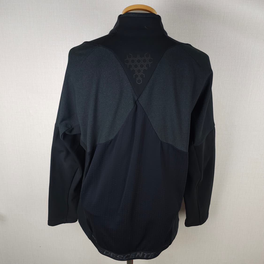 데상트 기능성집업 남자105사이즈  상품이미지4