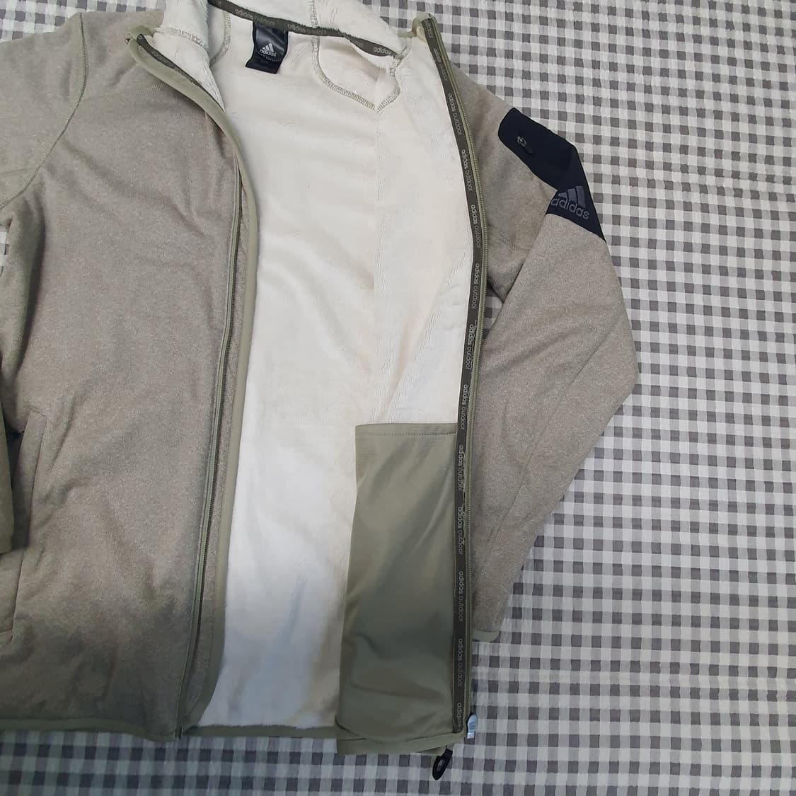 아디다스 슬림핏 후리스 집업자켓 남자95 상품이미지5