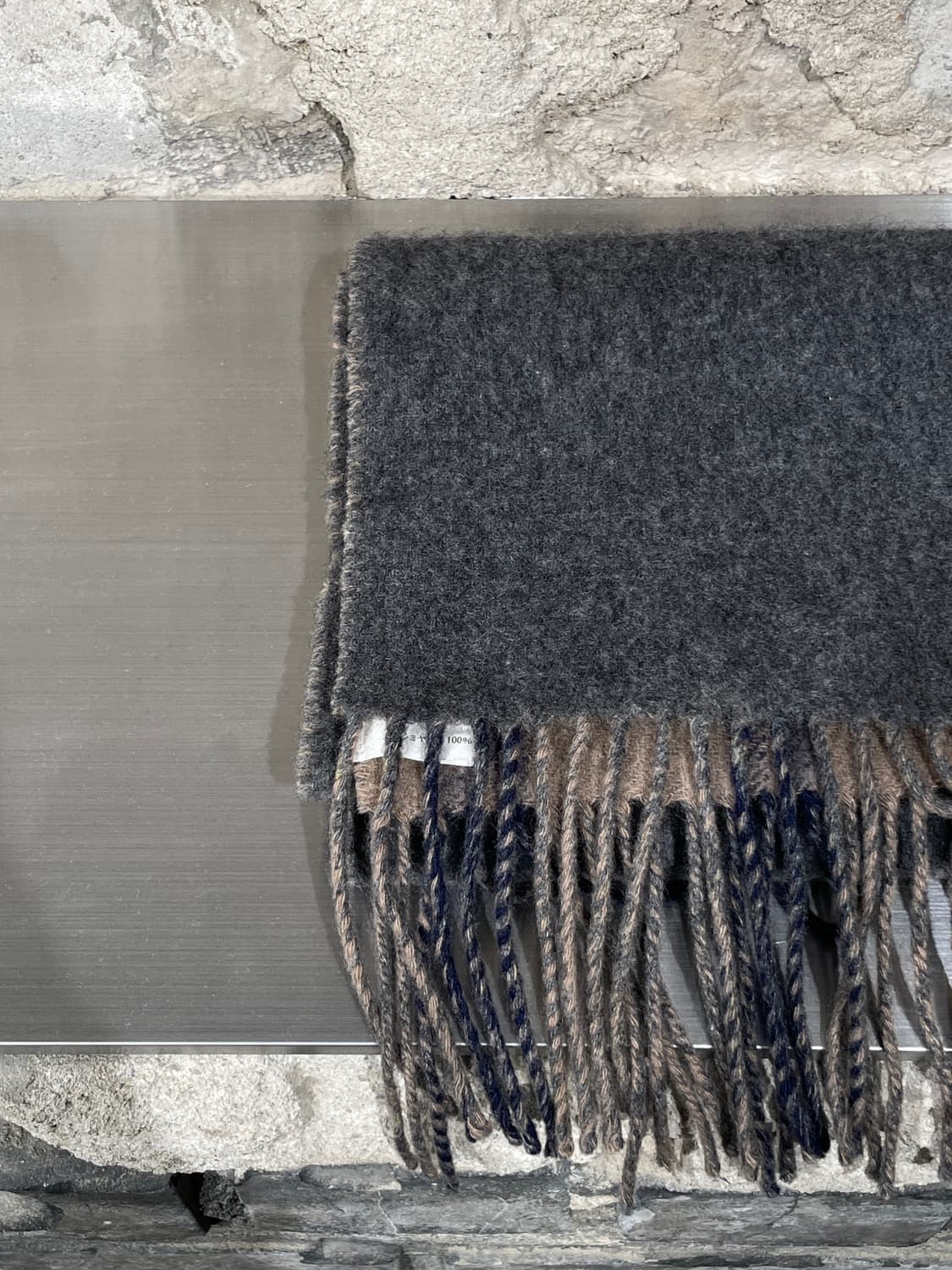 비비안 웨스트우드 차콜 빅 orb 로고 캐시미어 머플러 상품이미지2