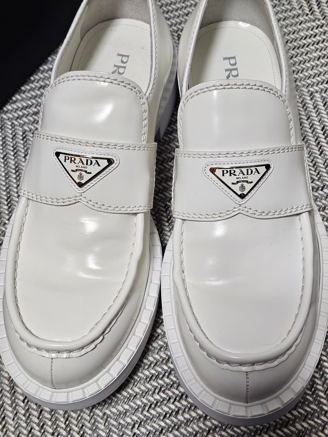 프라다 브러쉬드 가죽 로퍼 상품이미지6