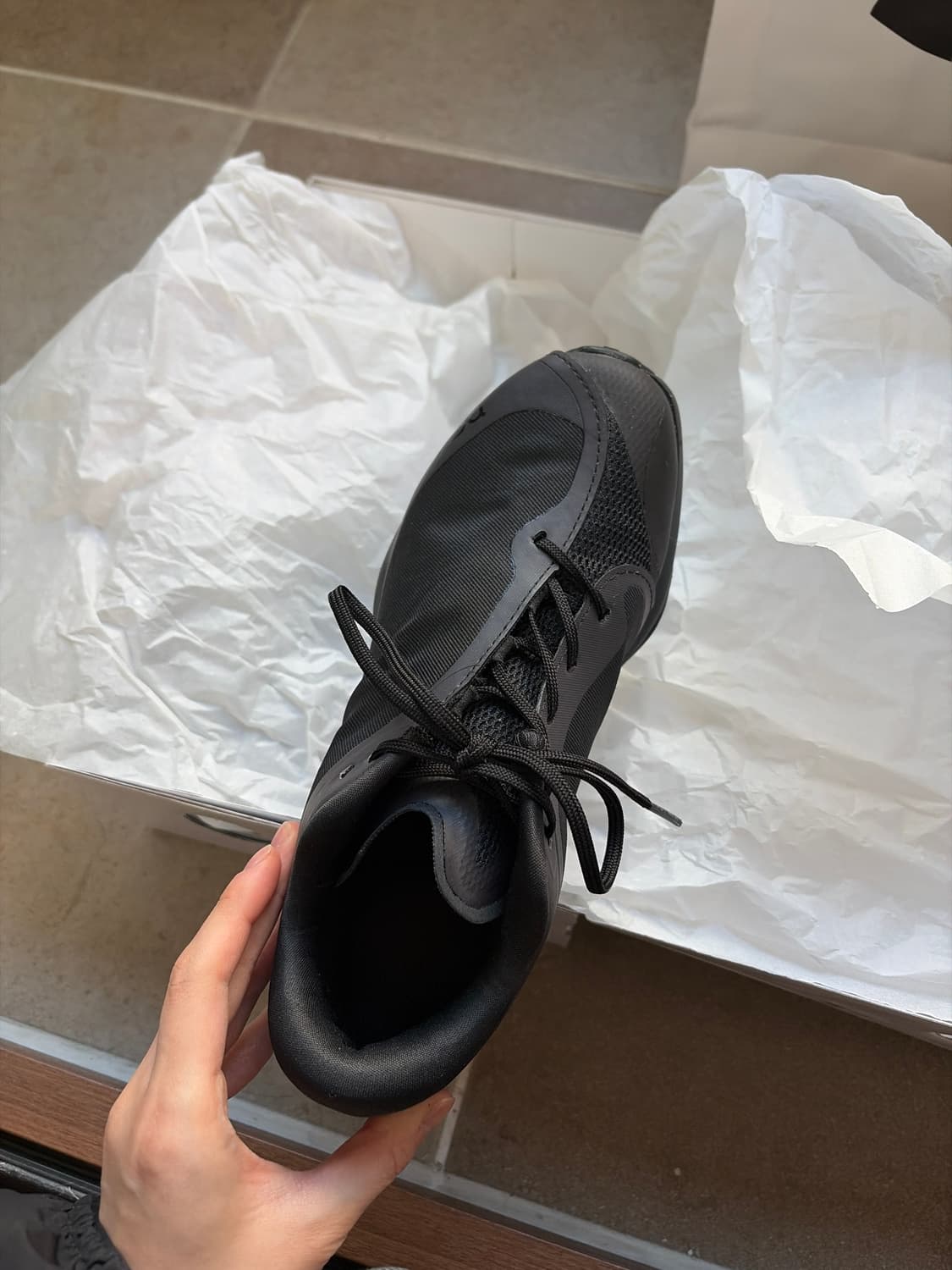 (W) 온 러닝 x 파프 클라우드벤쳐 피크 올블랙 상품이미지3