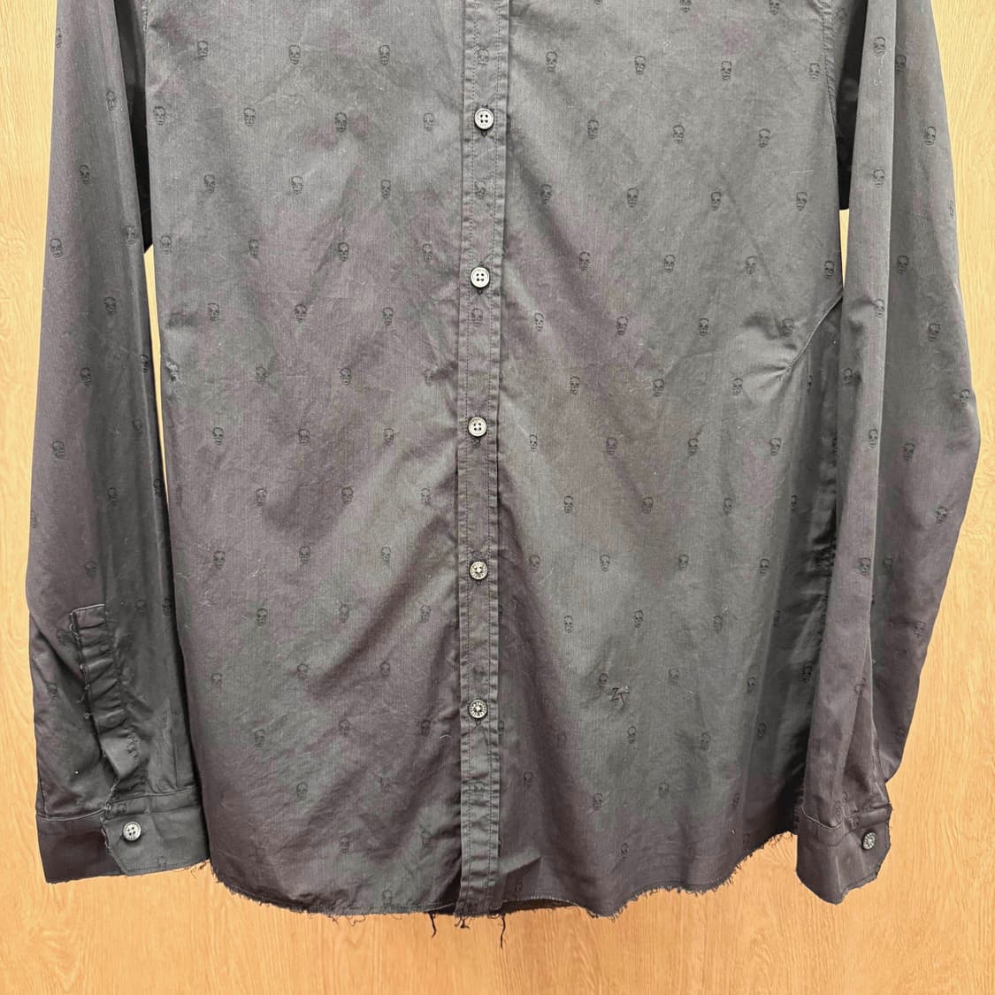 쟈딕 앤 볼테르 노카라 버튼 셔츠 미니 패턴 디테일 블랙 상품이미지5