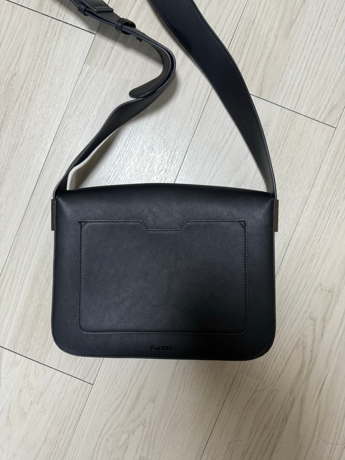 이모티오 미니멀 크로스백 상품이미지3