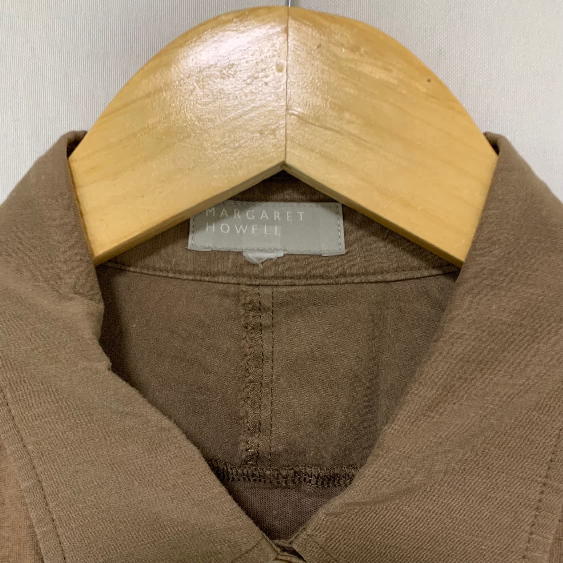 마가렛호웰 포켓 버튼 슬림핏 레글런 반팔 여성셔츠 브라운 빈티지 상품이미지3