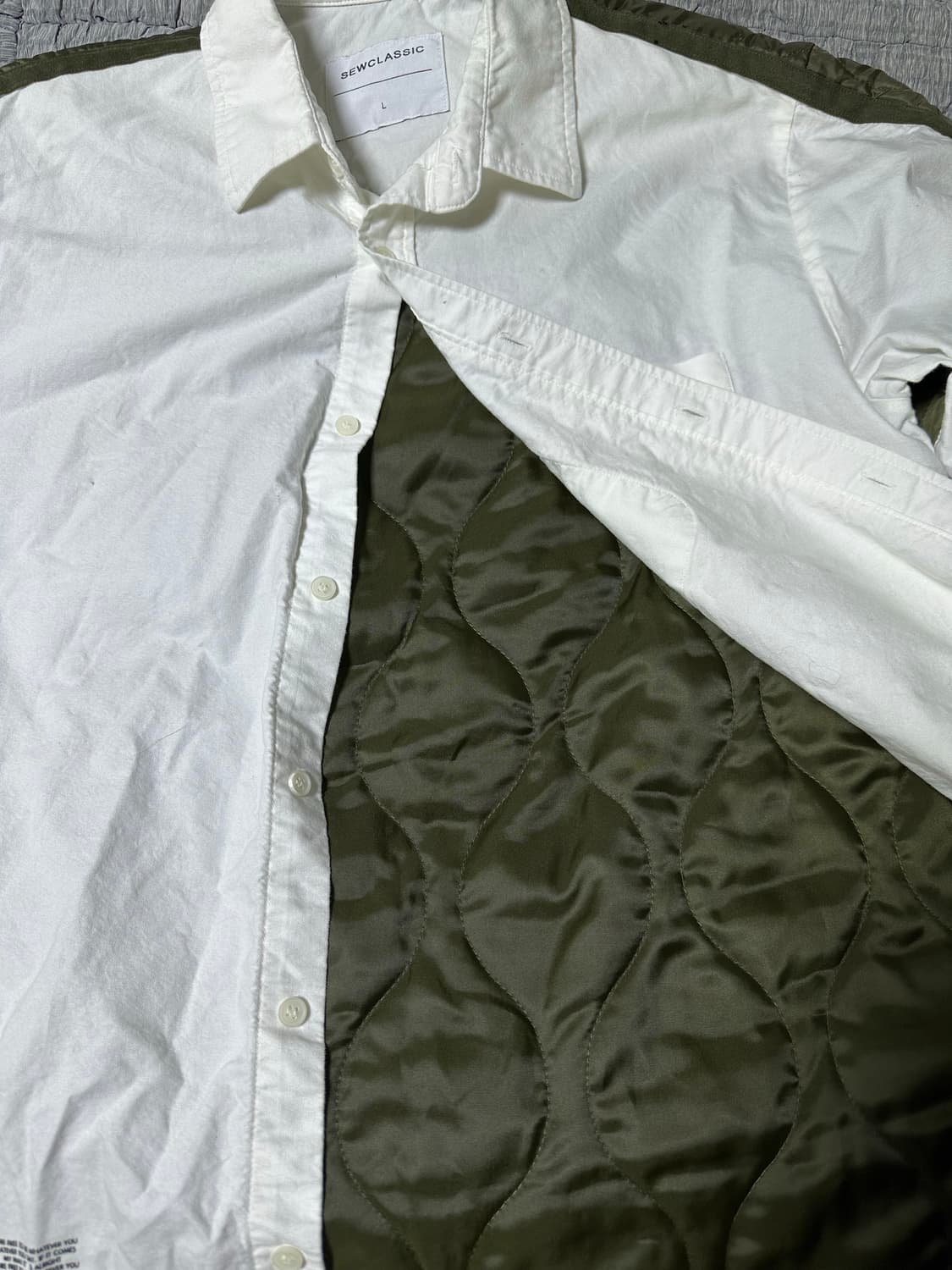 Sewclassic 화이트 셔츠 + 카키 퀼팅 레이어드 상품이미지5