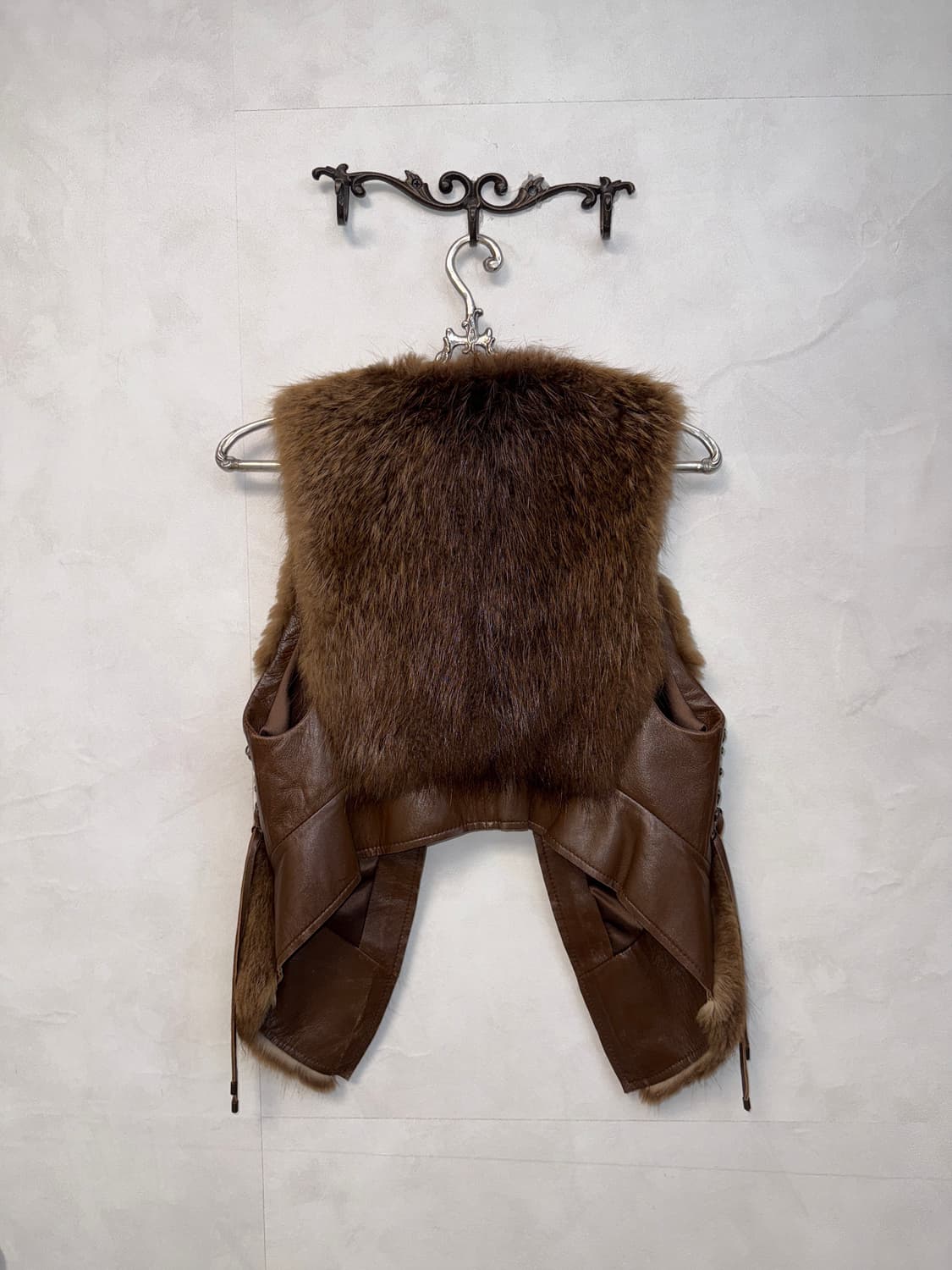 Brown  fur western stud laceup vest 상품이미지3