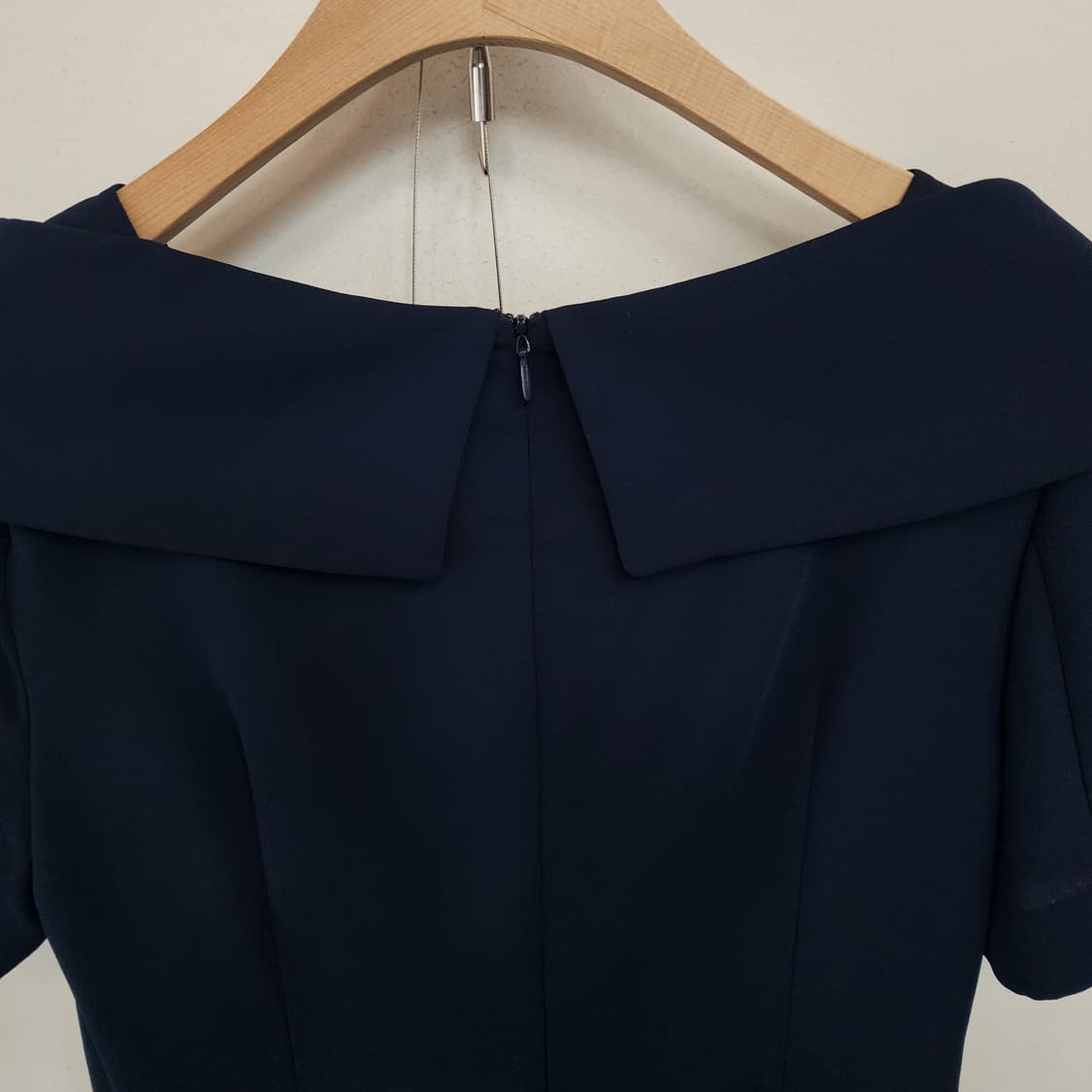 KL by LYNN 네이비 반팔 플레어 원피스 상품이미지4