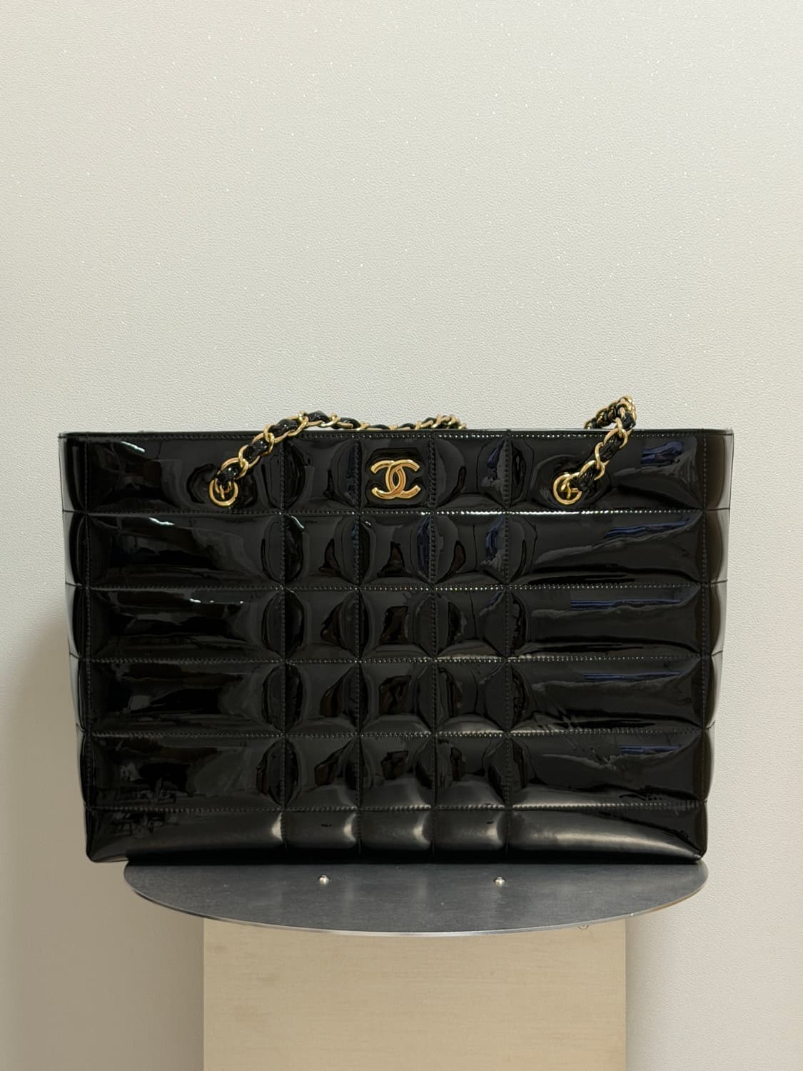 샤넬 블랙 에나멜 토트백 상품이미지3