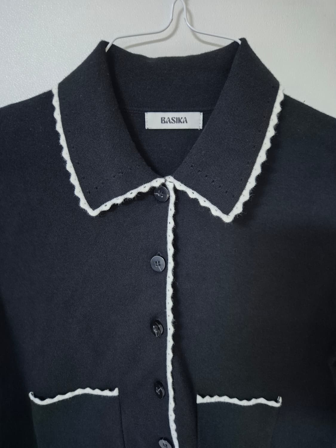 바시카 프릴 패턴 가디건 블랙 상품이미지1