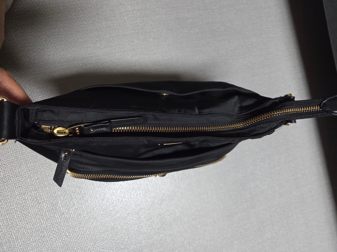 투미 크로스백 팝니다 상품이미지2