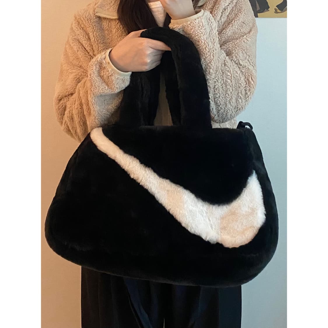 나이키 빅스우시 퍼 크로스백 상품이미지4