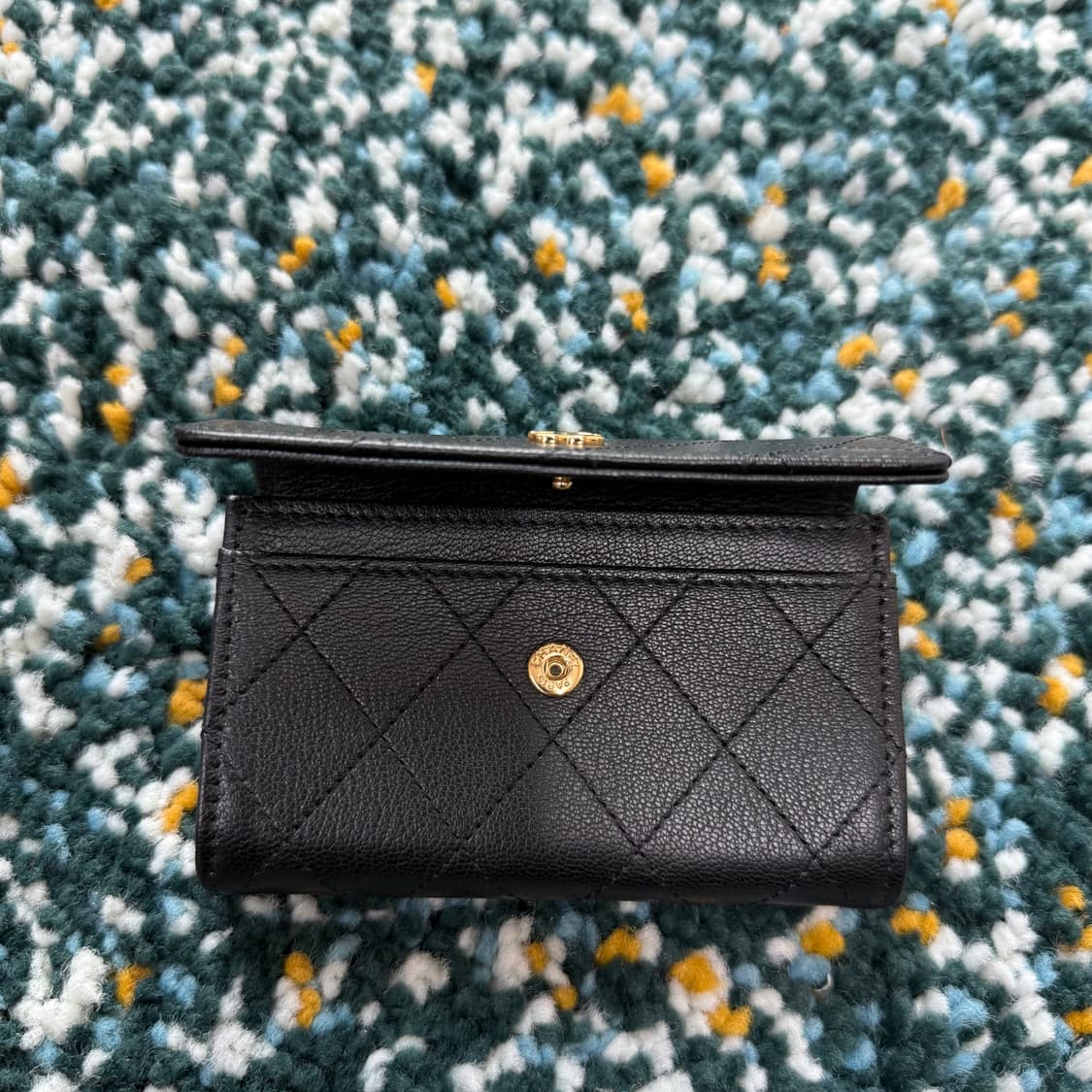 샤넬 로고 지퍼 플랩 카드 지갑 블랙 상품이미지3