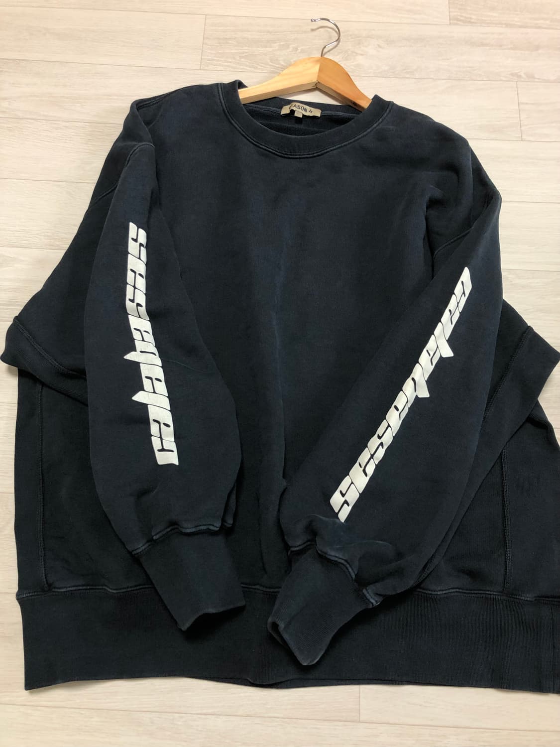 이지 시즌4 칼라바사스 크루넥 상품이미지1