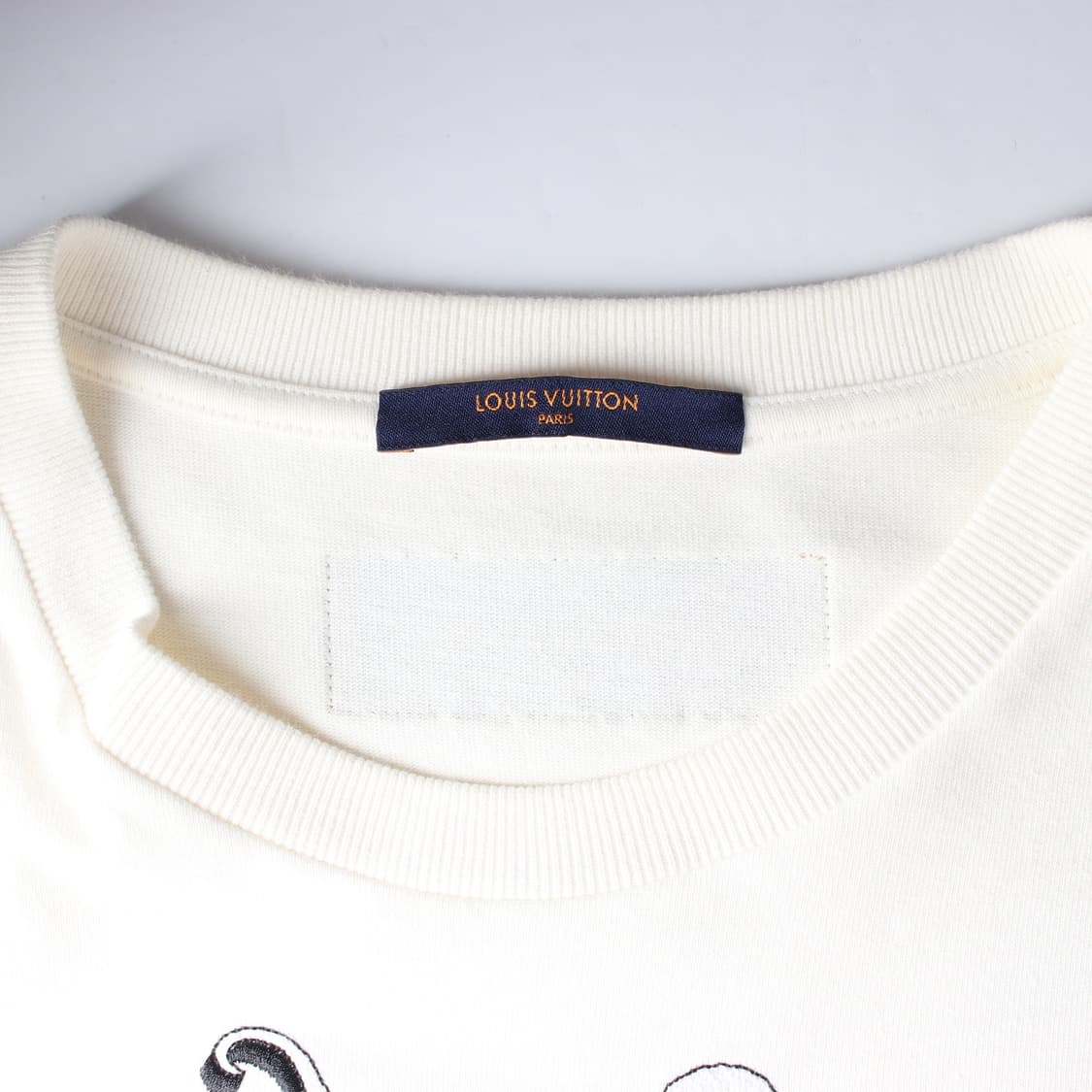 루이비통 펜던트 자수 코튼 반팔 티셔츠 공용 M 상품이미지3