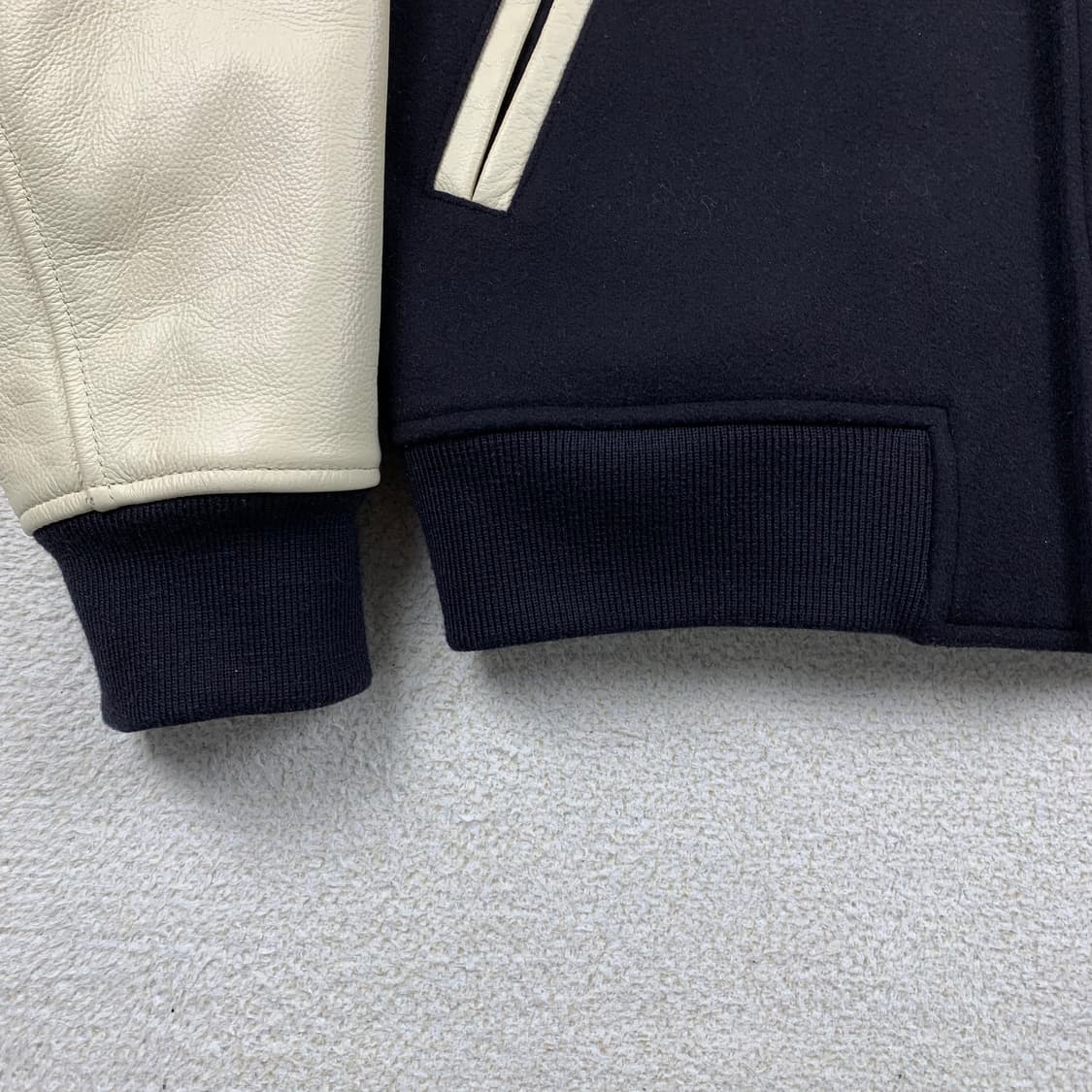 질스튜어트 뉴욕 레더암 울 바시티 자켓 상품이미지4