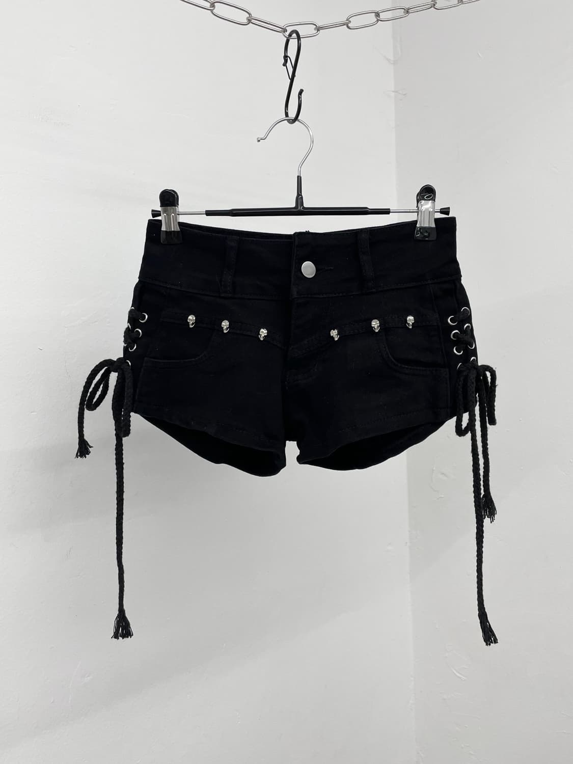 블랙 스컬 아일렛 숏츠 상품이미지1