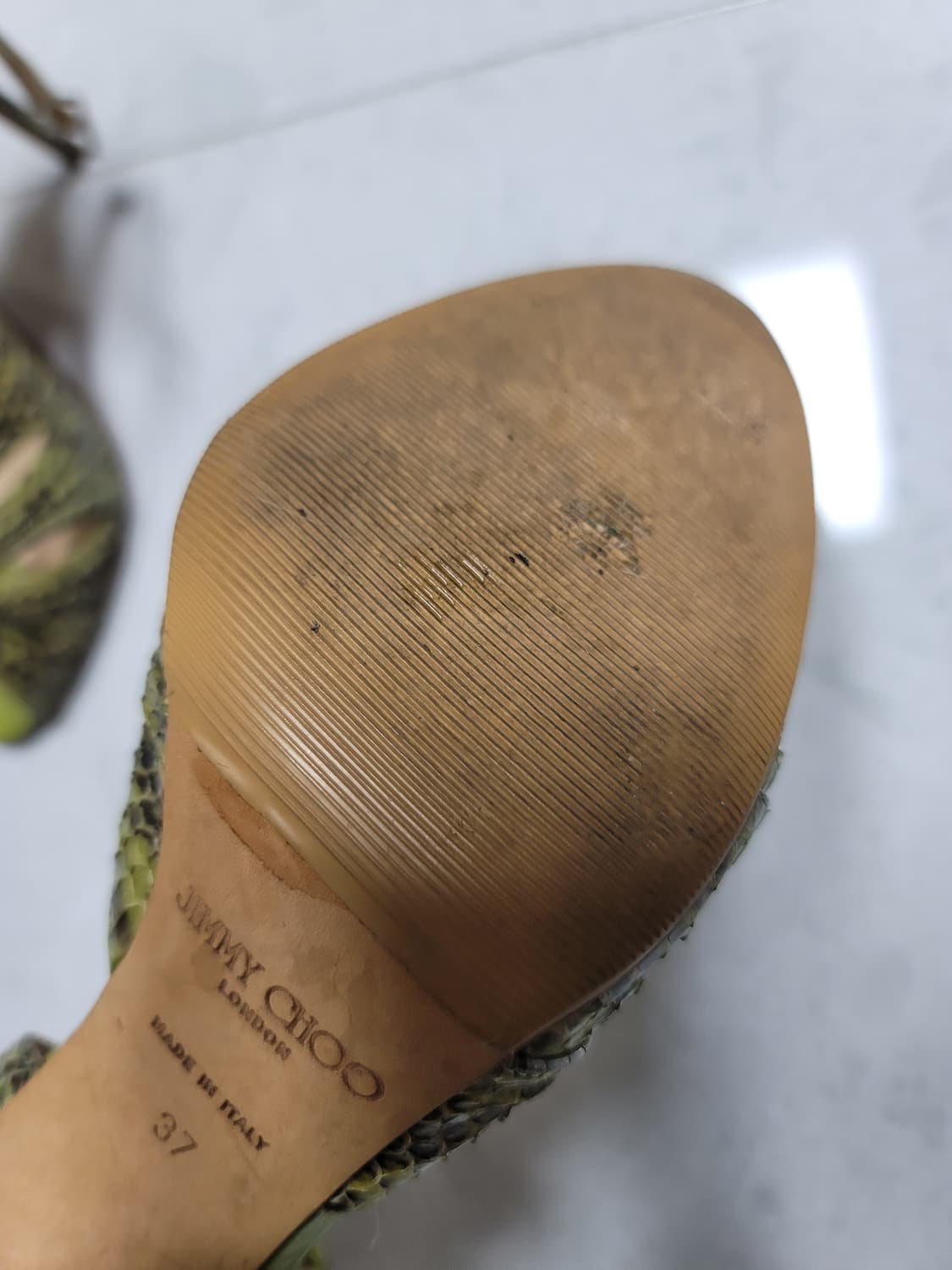 지미추 파이톤 스트랩 연두색 하이힐 37사이즈 상태굿
 상품이미지6