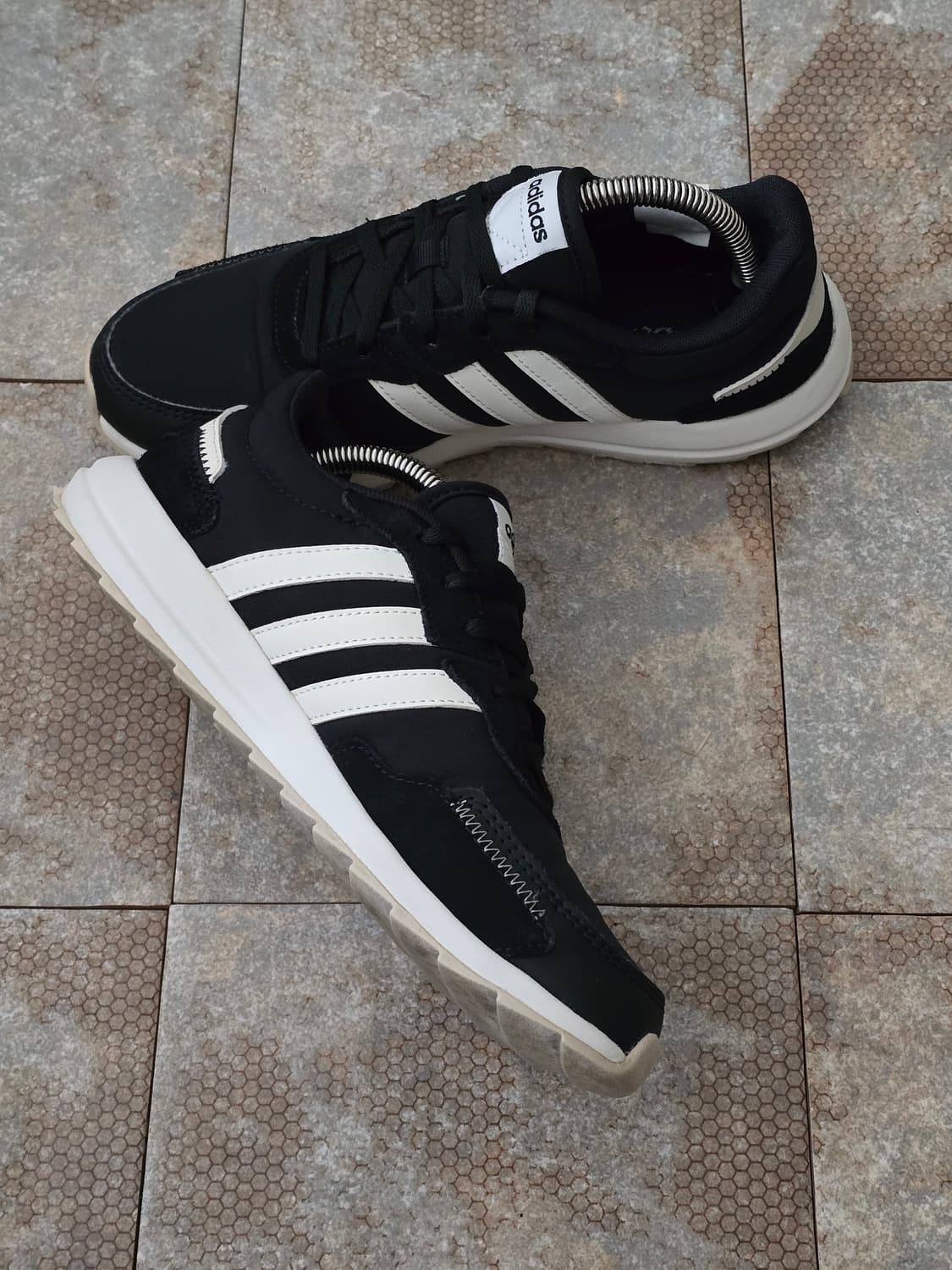 (240)아디다스 레트로 런 코어 블랙 상품이미지4