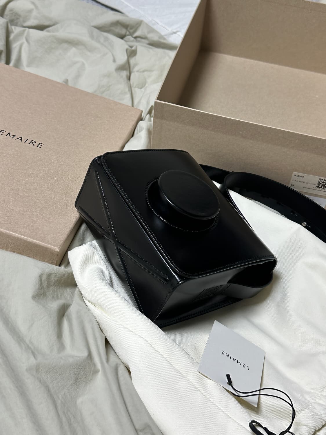 르메르 카메라백 블랙 상품이미지1
