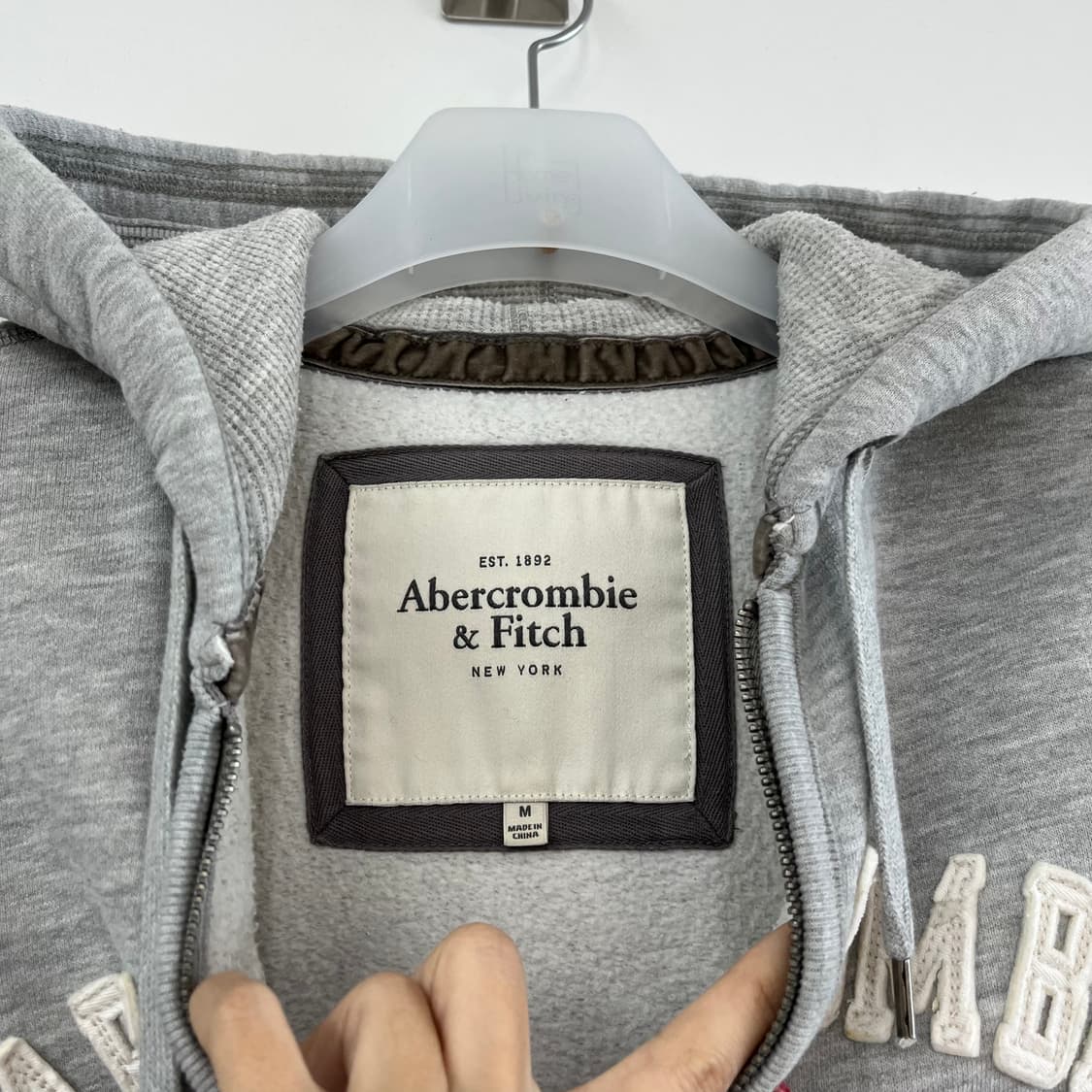 아베크롬비 자수로고 라이트 그레이 후드집업 상품이미지6