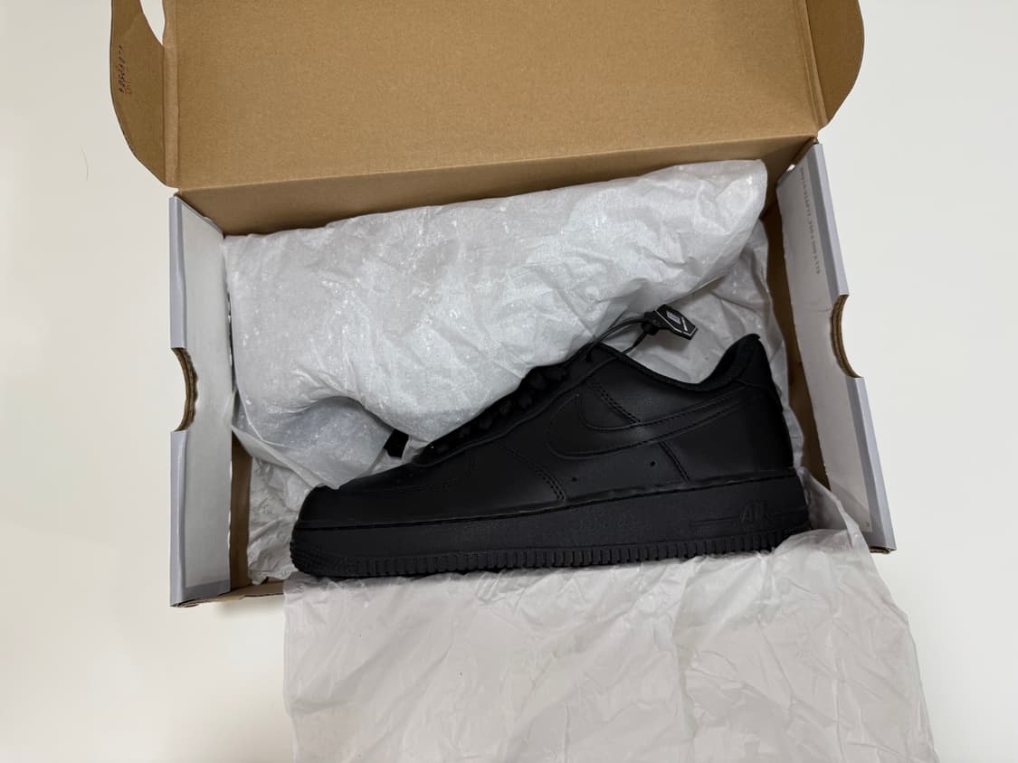 나이키 에어포스 1 ‘07 로우 트리플 블랙 상품이미지1