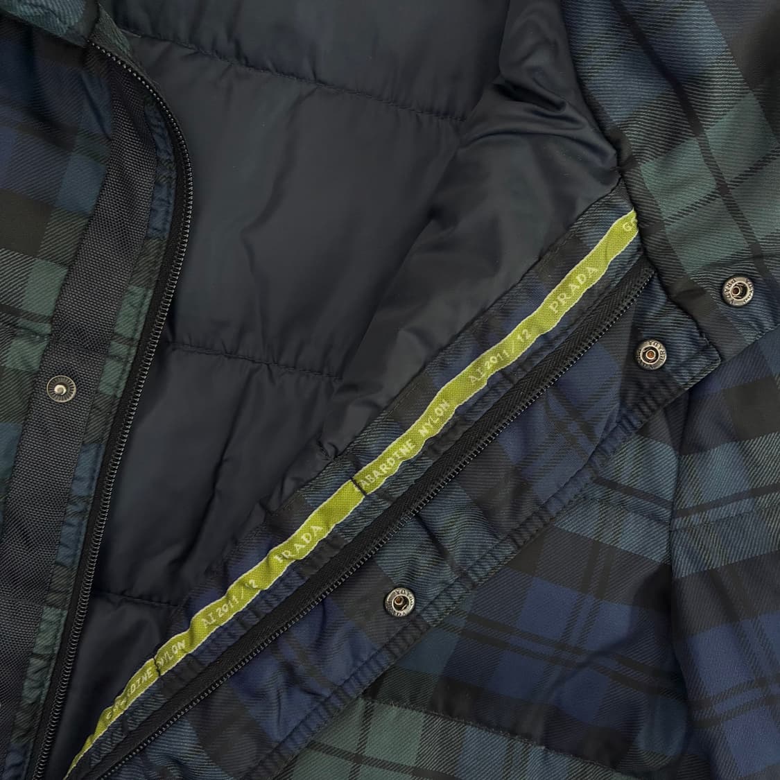 Prada 프라다 90‘s 스포츠 블랙워치 푸퍼 패딩 상품이미지7