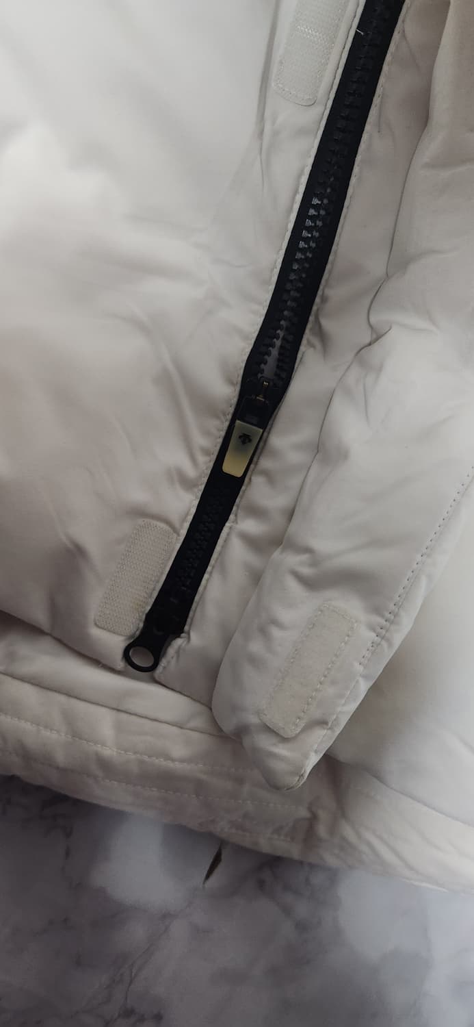 데상트 아우디 화이트 패딩 자켓 상품이미지7