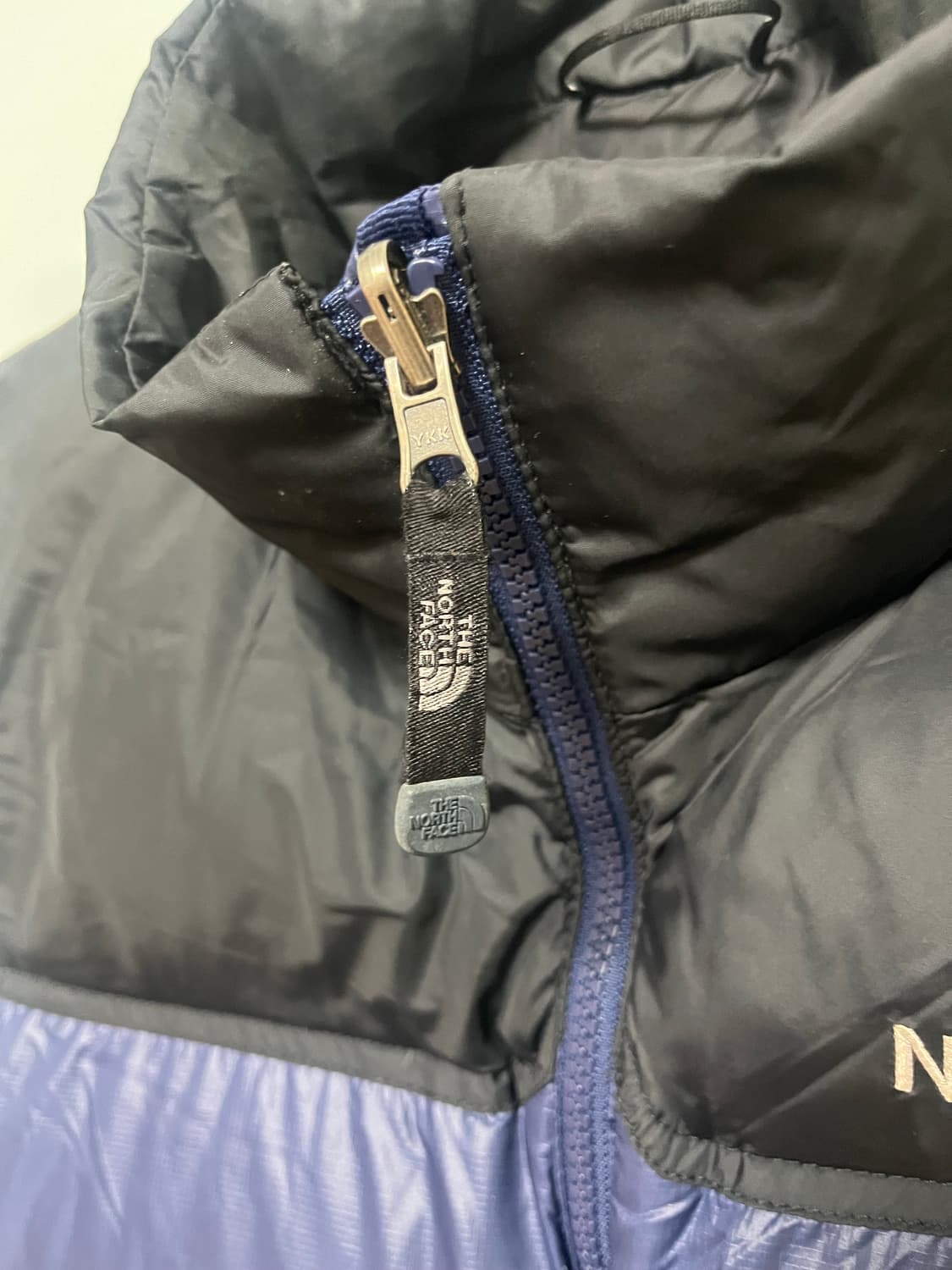 노스페이스 700 눕시 패딩 베스트 네이비/블랙 상품이미지3