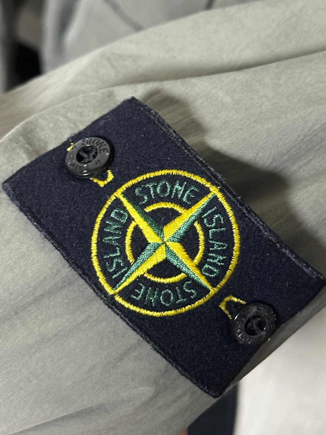 (백화점판) 스톤아일랜드 코튼나일론 바람막이 넥리스 자켓 XL 상품이미지4