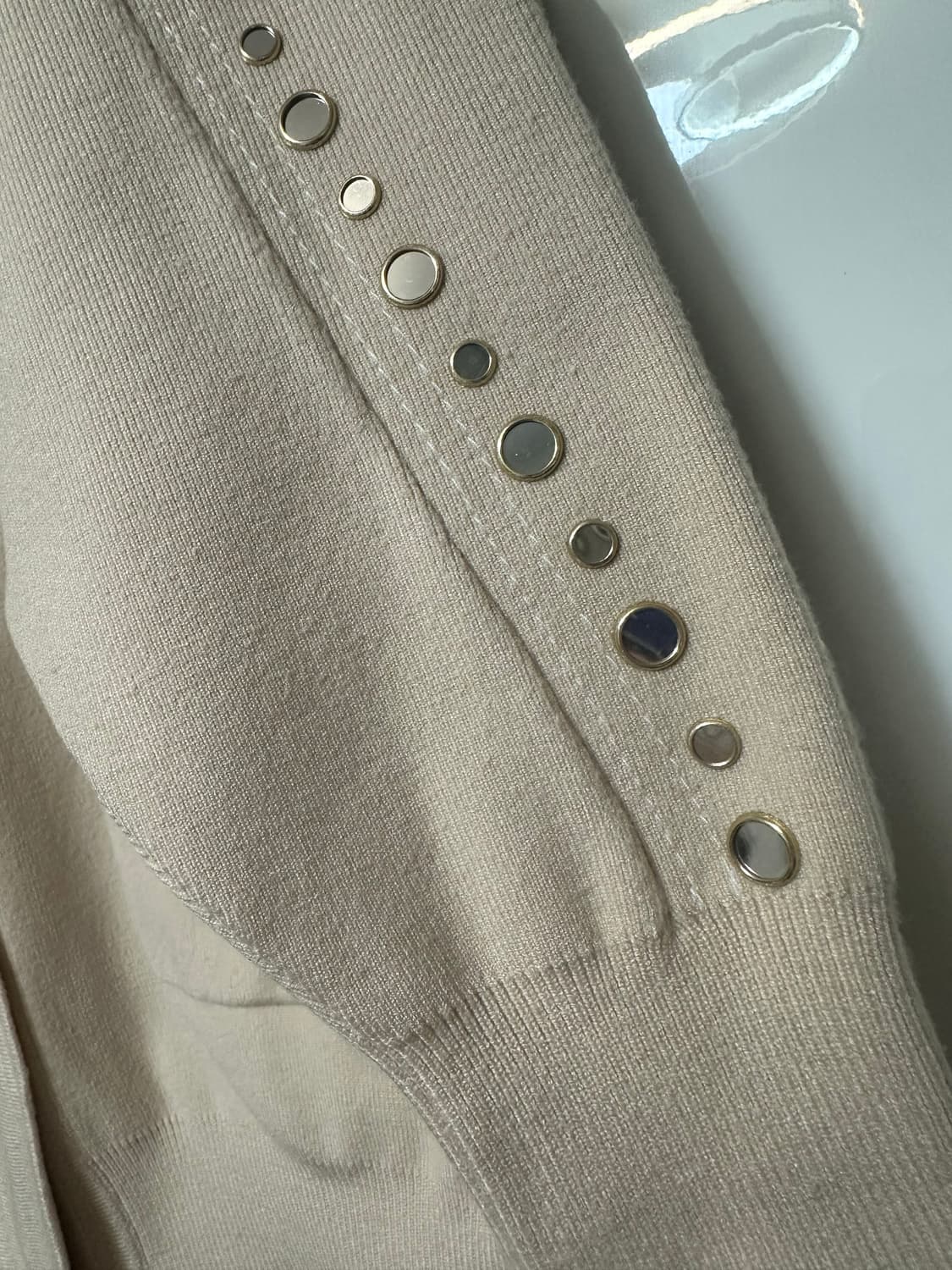 산드로 베이지 스터드 포인트 가디건 상품이미지4