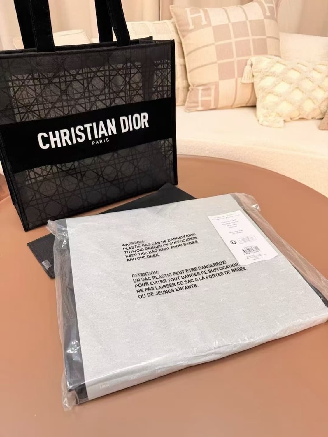  26S/S 디올뷰티 리미티드 메쉬 자수 토드백 상품이미지10