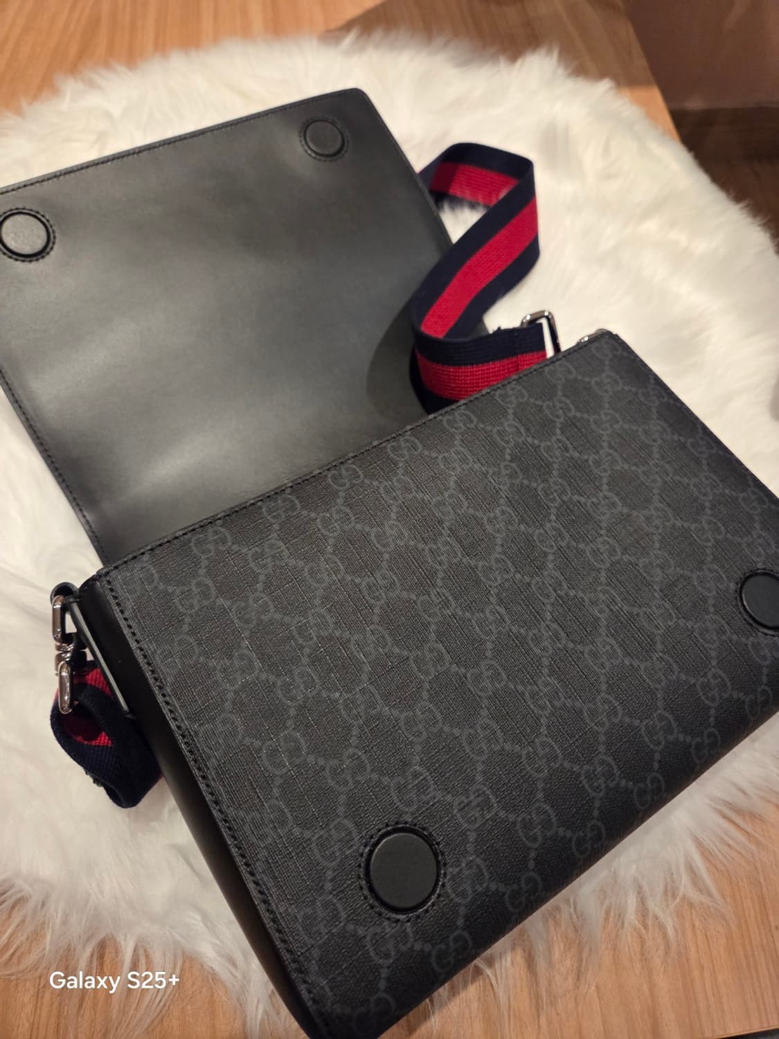 구찌 GG 크로스바디백 블랙 슈프림 새상품급 상품이미지10