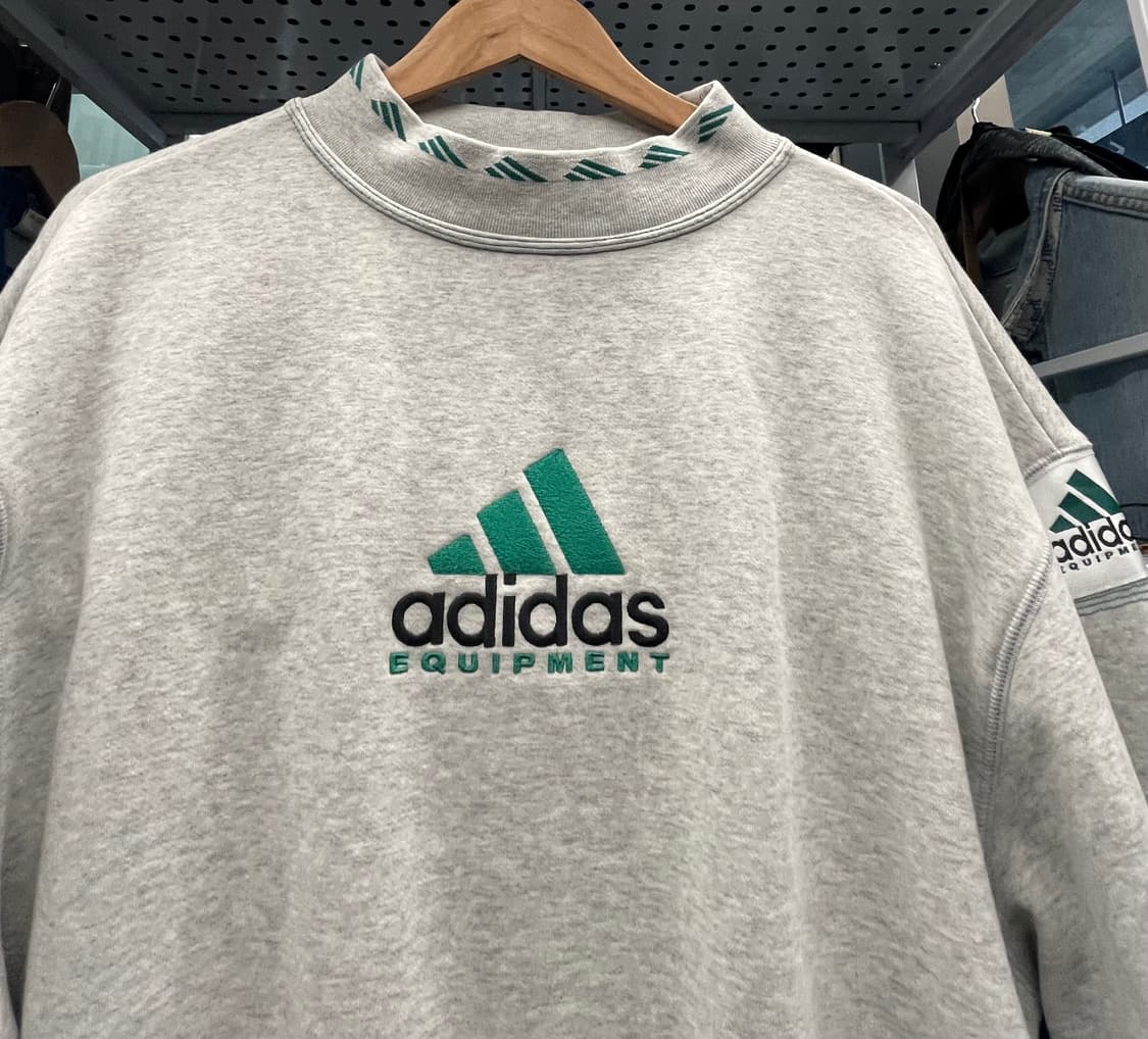 아디다스 Equipment 기모 맨투맨 회색 상품이미지3