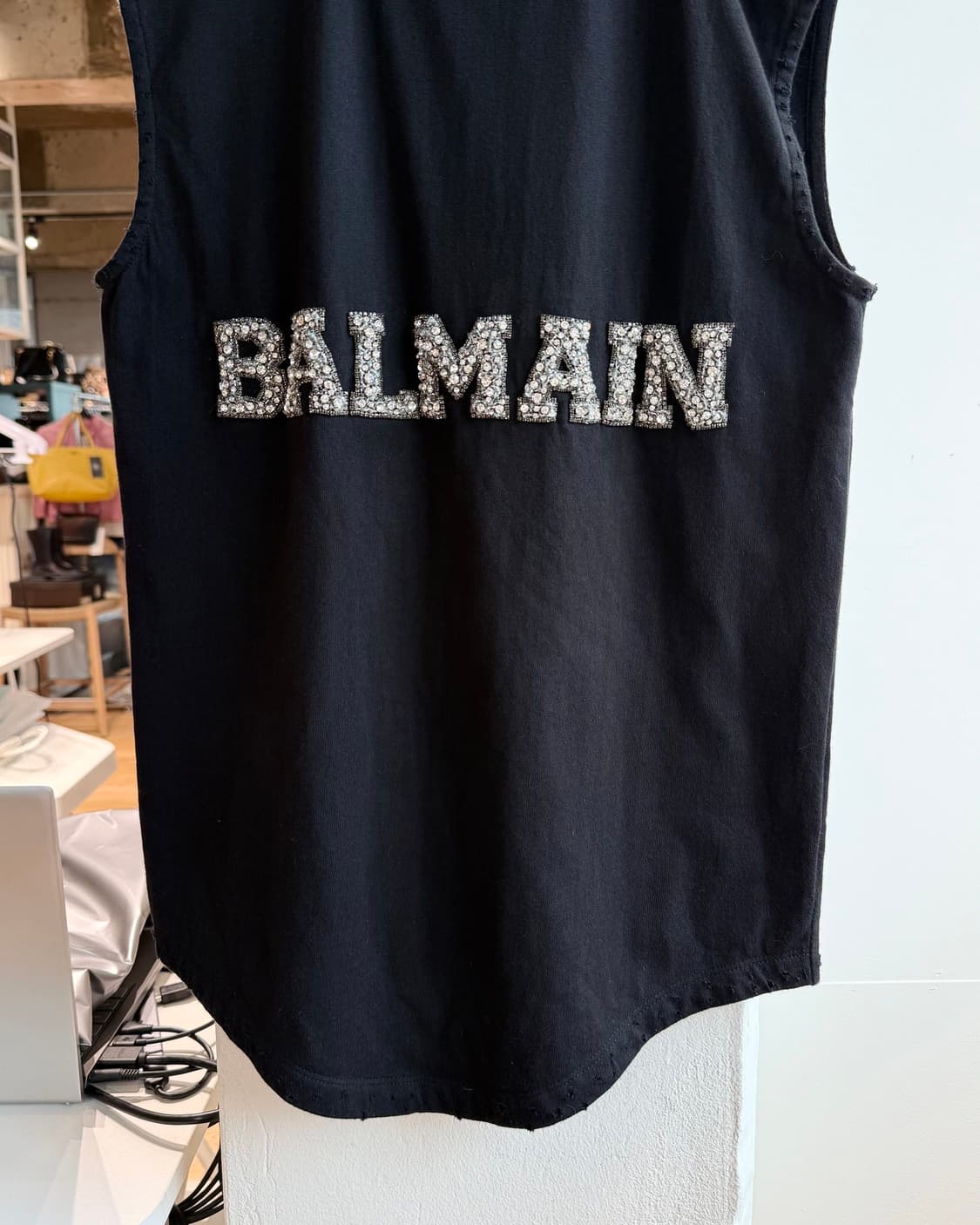 발망 블랙 로고 숄더 버튼 슬리브리스  상품이미지5