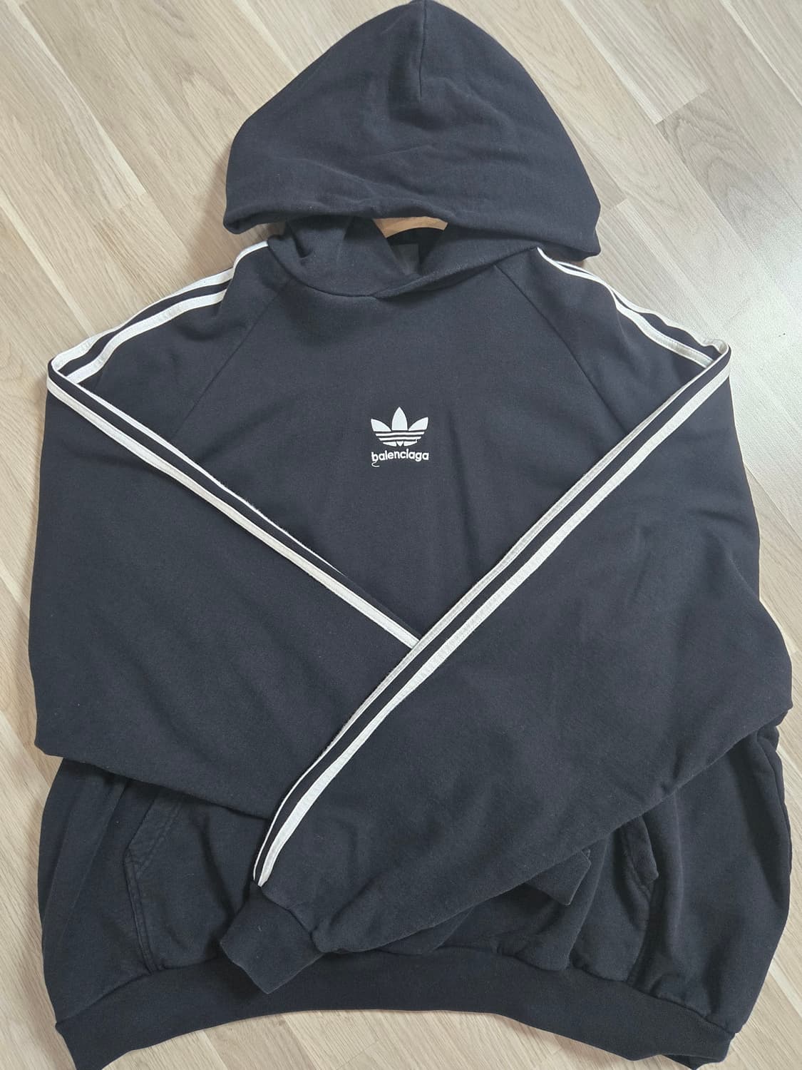 발렌시아가 아디다스 후드 라지 핏 블랙 2 상품이미지1