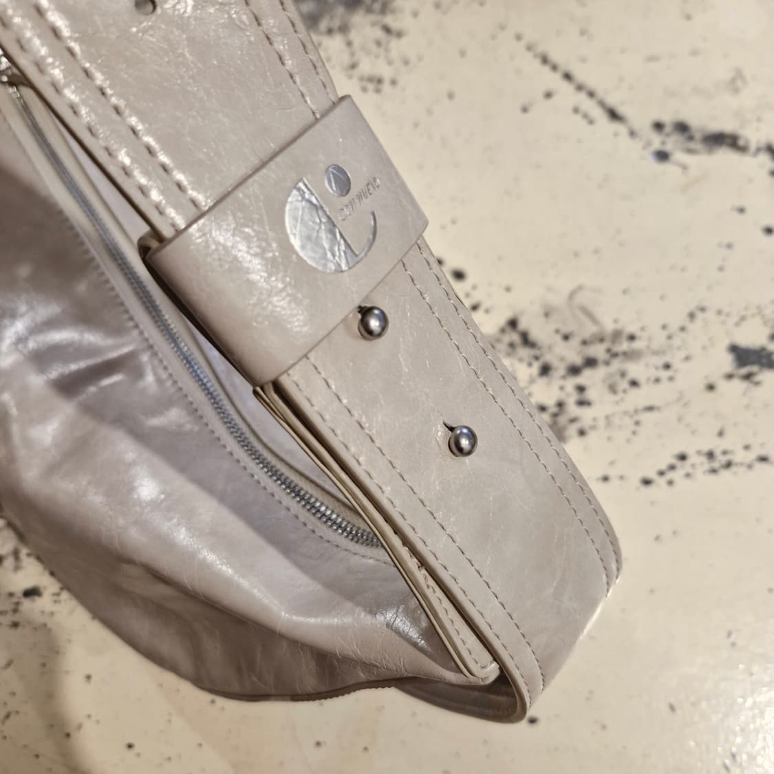 콘누에보 파이백 크로스백 아이보리 크림 새상품급 상품이미지4