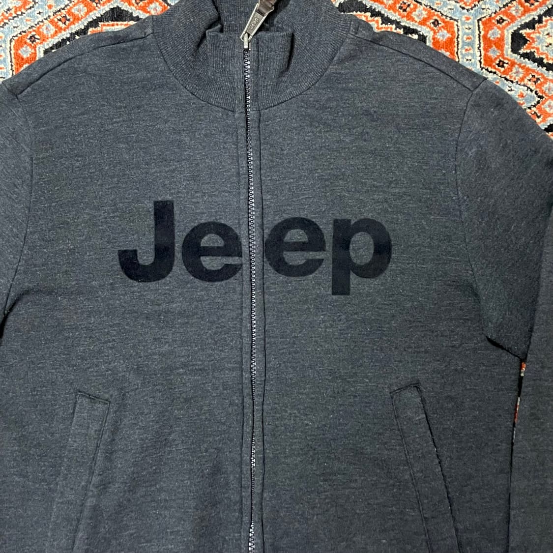 지프 JEEP 로고 집업 차콜 남성105XL 상품이미지2