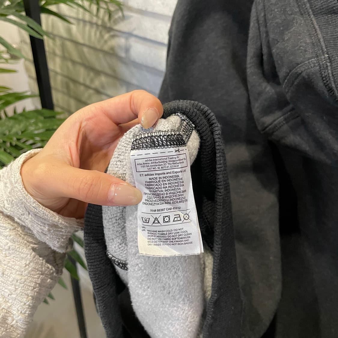 아디다스 후드티 오리지널 로고 배색 소매 삼선 디테일 블랙 상품이미지7